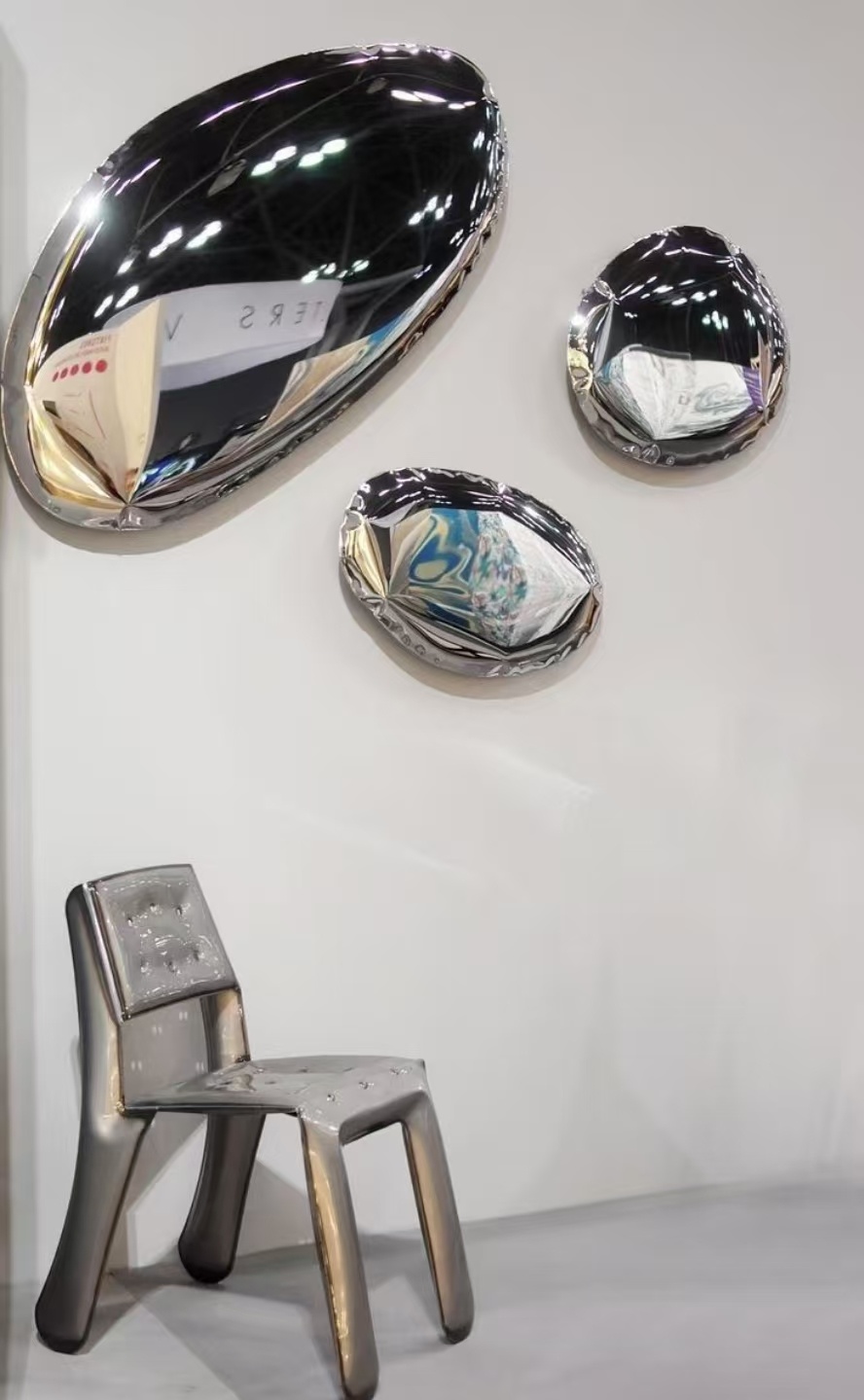 Mirror finished sculptural decor for an interior display