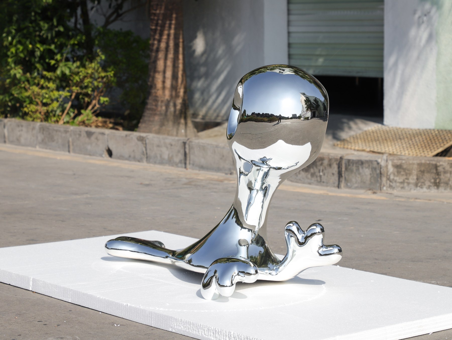 Side view of the same completed chrome-finish commercial sculpture