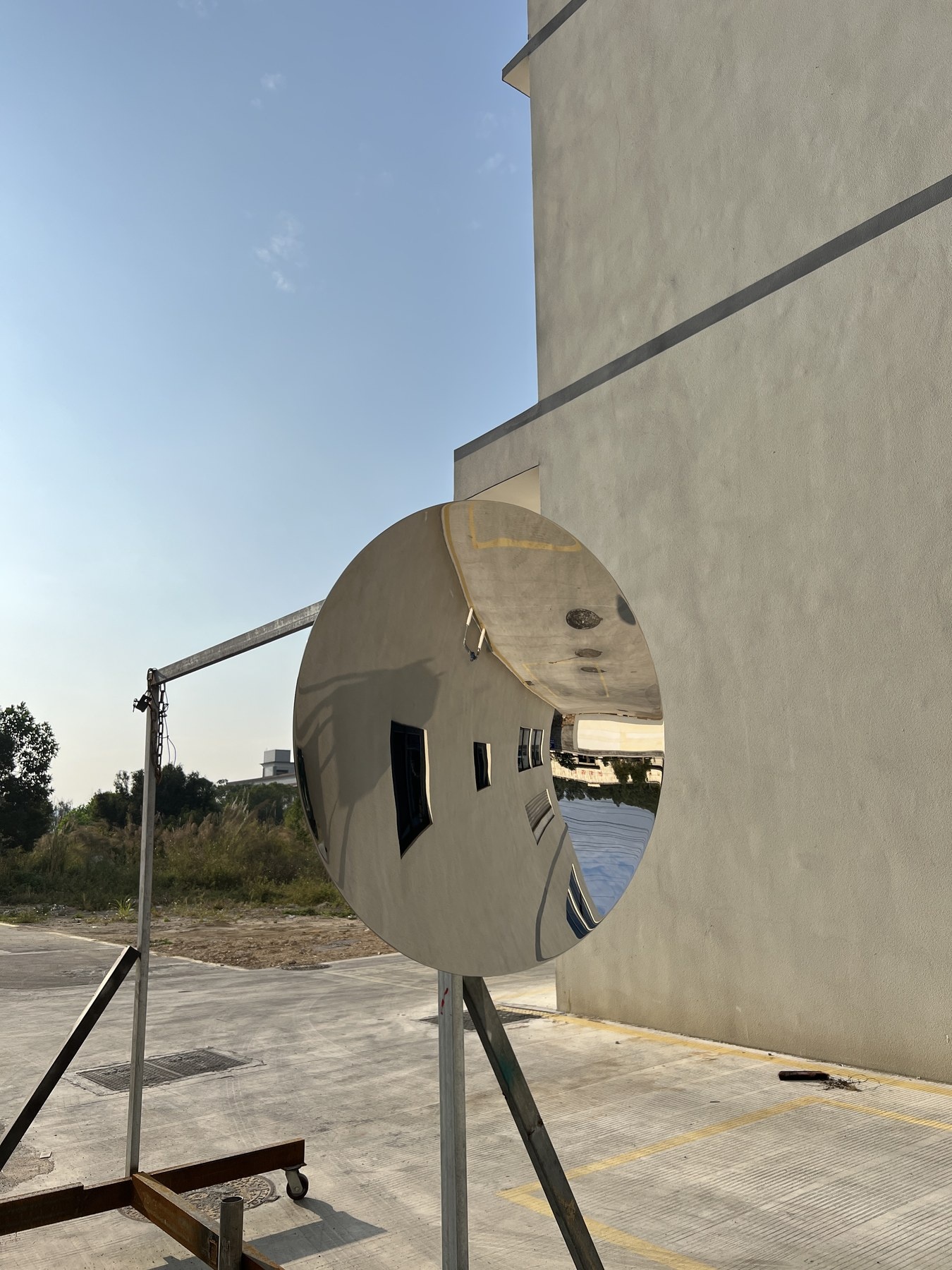 Curvature profile of the same mirror stainless steel disc sculpture