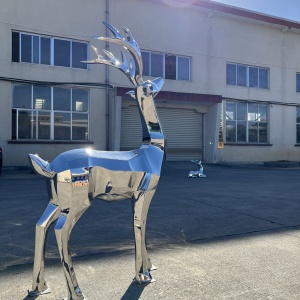 Finished tall mirror stainless steel deer from the same sculpture group