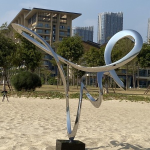 Second angle of the same mirror stainless steel loop sculpture