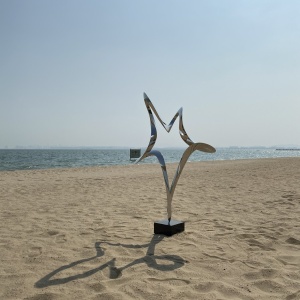 Second view of the same mirror stainless steel ribbon sculpture