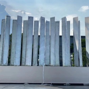 Front angle of the same mirror stainless steel vertical blade assembly