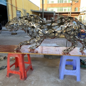 Openwork stainless steel leopard body and finish detail