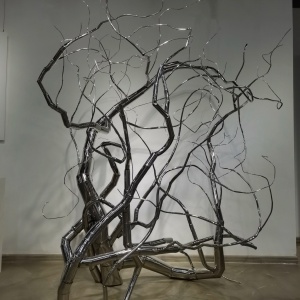 Side silhouette and branch geometry of the same stainless steel sculpture