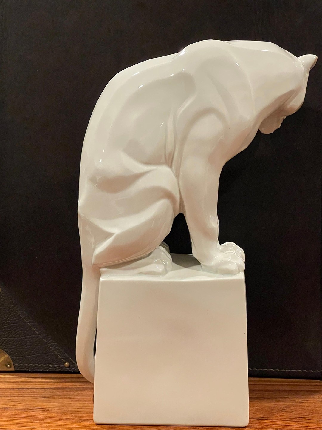 Side view of the same white panther commercial sculpture